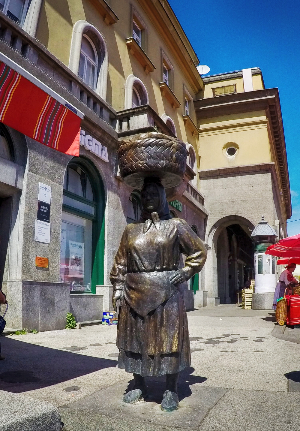 A statue of Kumica Barica