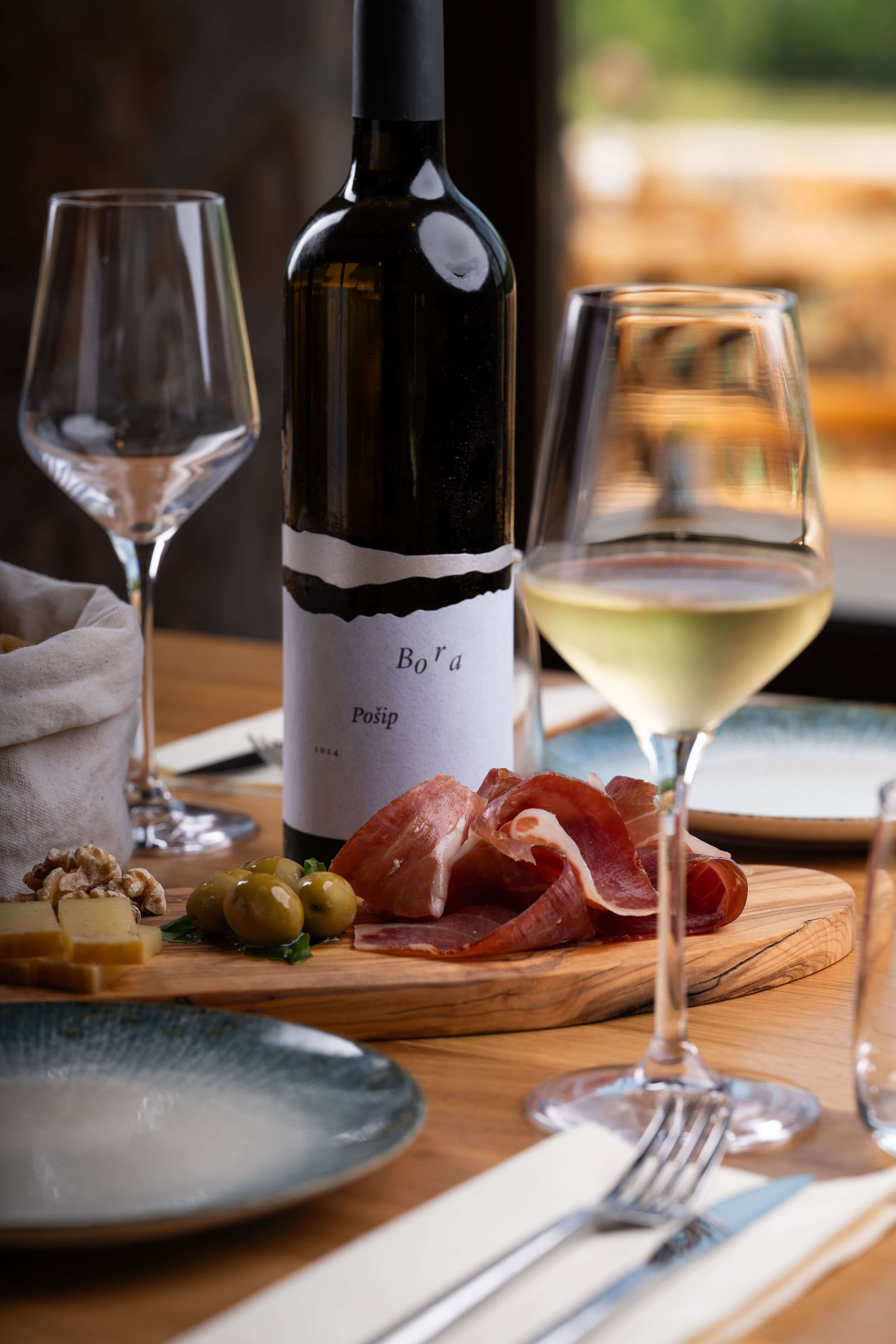 Bora wine in konoba Jakan in Jasenice