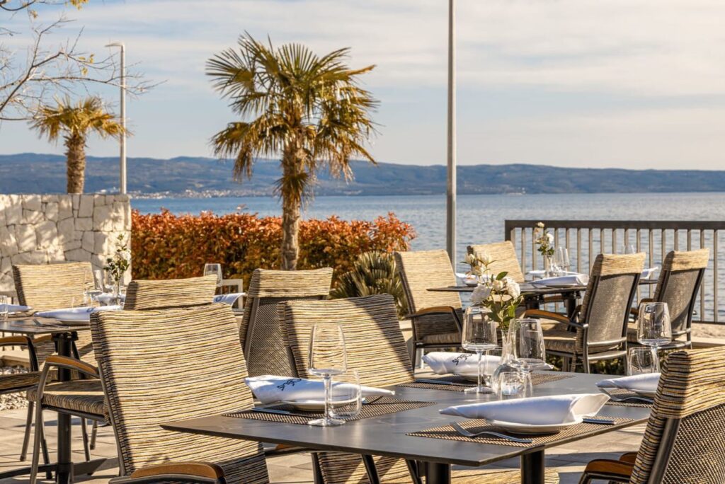 Restaurant & Bar Cibus: Steak, Seafood & Sea Views Near Split